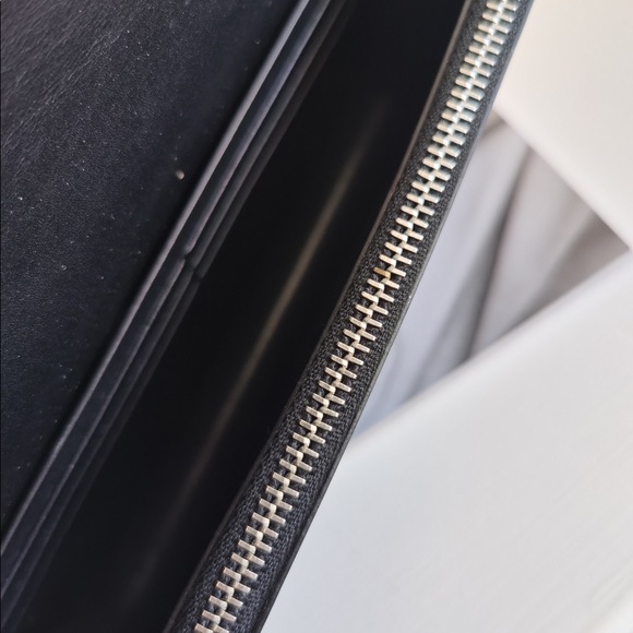 YSL Tassel WOC Limited Edition - Picture 3 of 6